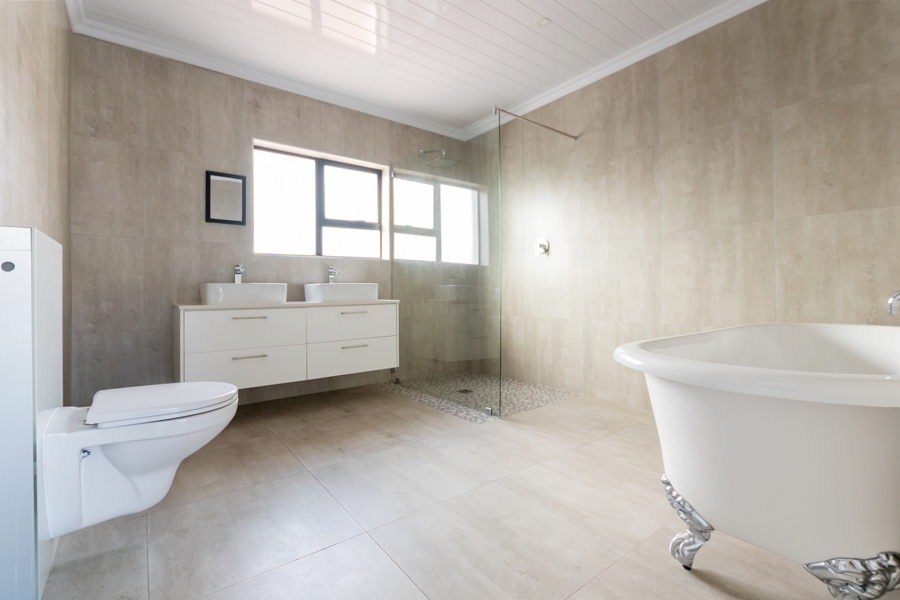 6 Bedroom Property for Sale in Myburgh Park Western Cape